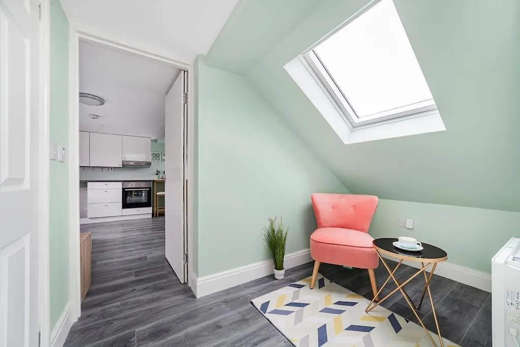 Lovely 3-Bedroom 2 Bath Duplex Flat In Se London Chislehurst 0*,